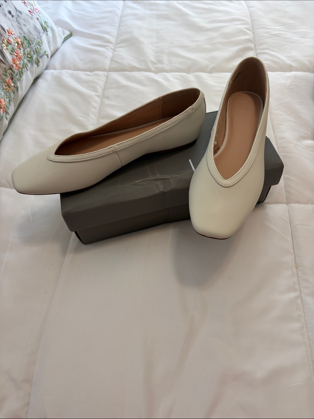 New in box Loft Cream Ballet Flats — Classic Minimal Slip-Ons